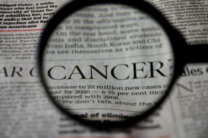 סרטן מוגדל עם זכוכית מגדלת