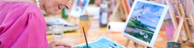 כיצד תואר שני בתרפיה באומנות יכול לשפר את המיומנויות של מטפלים