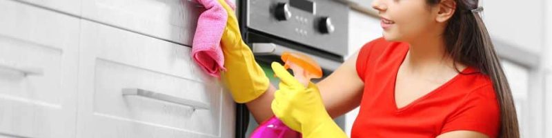 לנקות את הארונות בבית